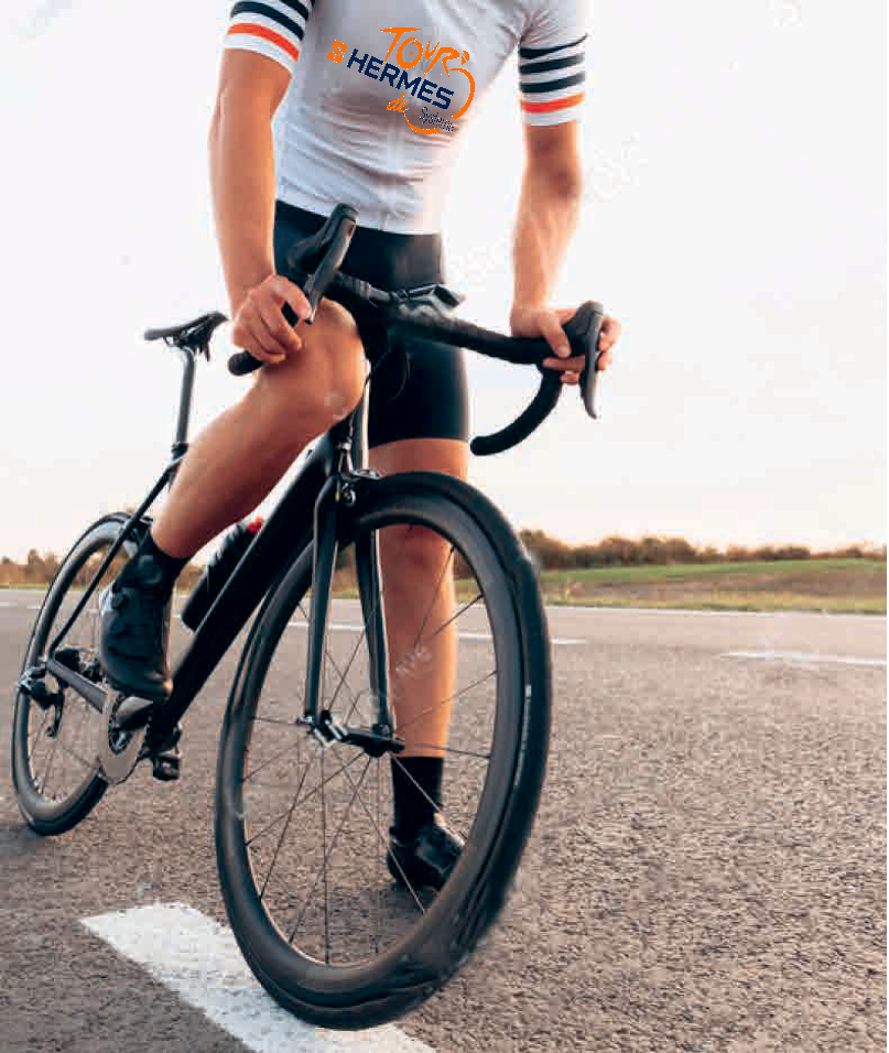 Radfahrer im HERMES-Trikot auf dem Rennrad